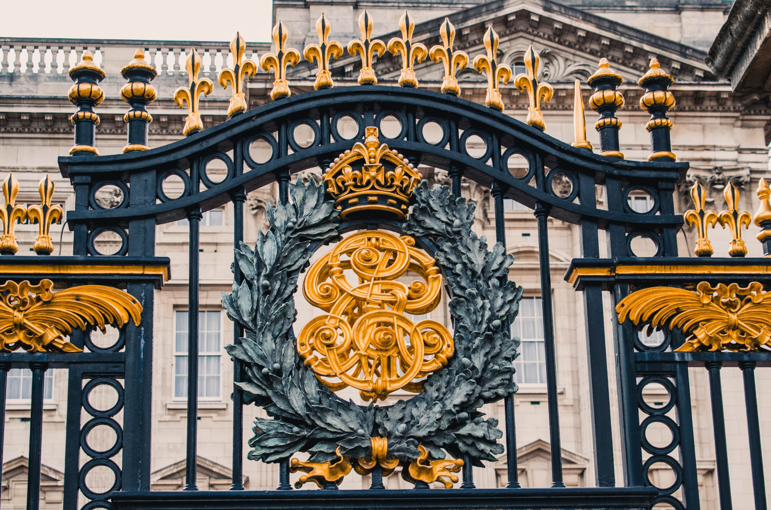 royal-gate-at-buckingham-palace-landing Royal Gate at Buckingham Palace in London